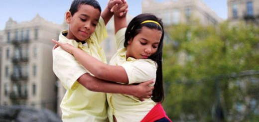 Bambini che danzano in coppia